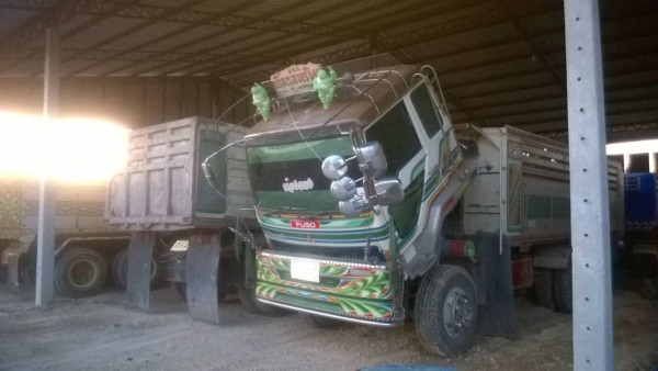 MITSUBISHI FUSO TURBO FN 527 S