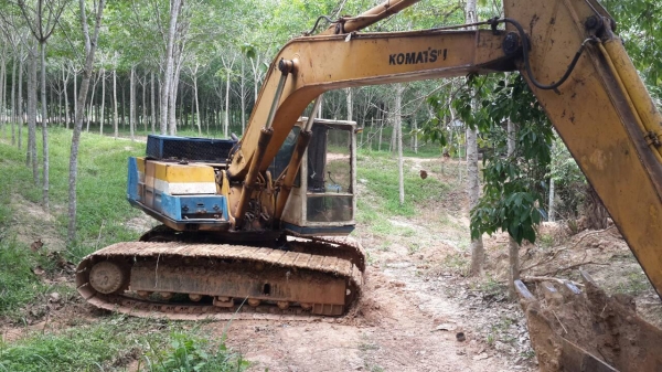 ใช้ไปเรื่อยๆ กว่าจะขายได้ไม่ต้องซ่อมkomatsu 200-3 เครื่องฟิตมาใหม่ยังไม่ใช้งานเลย ช่วงล่างเต็ม ช่วงล่างเต็ม เอวมีขยับนิดหน่อย ใช้ไปเรื่อยๆ กว่าจะขายได้ไม่ต้องซ่อมkomatsu 200-3 เครื่องฟิตมาใหม่ยังไม่ใช้งานเลย ช่วงล่างเต็ม ช่วงล่างเต็ม เอวมีขยับนิดหน่อย