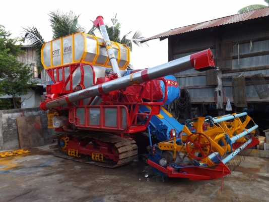 ขายรถเกี่ยวนวดข้าวศักดิ์พัฒนา รุ่น KM-48