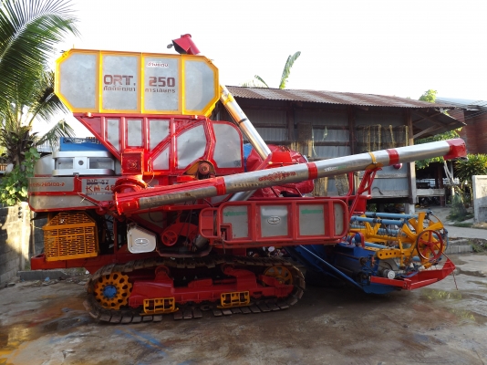 ขายรถเกี่ยวนวดข้าวศักดิ์พัฒนา รุ่น KM-48