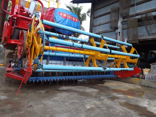 ขายรถเกี่ยวนวดข้าวศักดิ์พัฒนา รุ่น KM-48