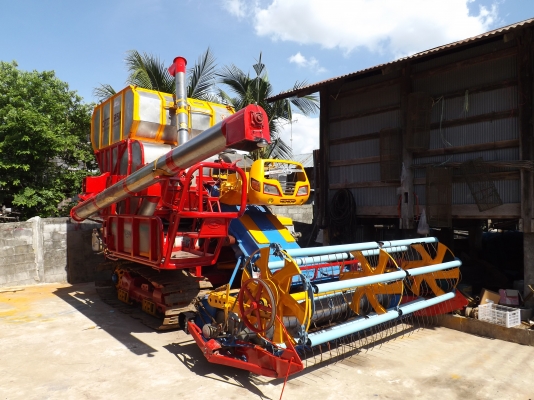 ขายรถเกี่ยวนวดข้าวศักดิ์พัฒนา รุ่น KM-48