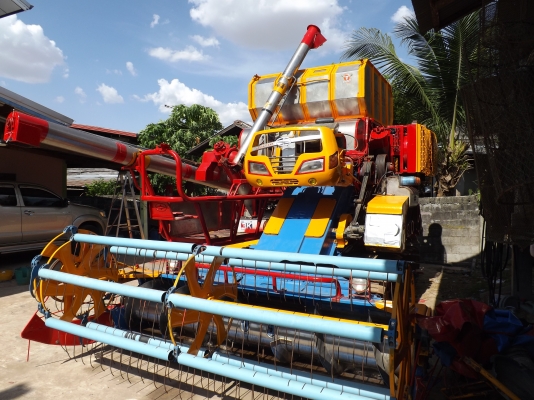 ขายรถเกี่ยวนวดข้าวศักดิ์พัฒนา รุ่น KM-48