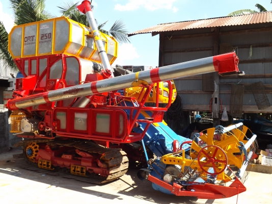 ขายรถเกี่ยวนวดข้าวศักดิ์พัฒนา รุ่น KM-48