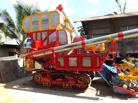 ขายรถเกี่ยวนวดข้าวศักดิ์พัฒนา รุ่น KM-48