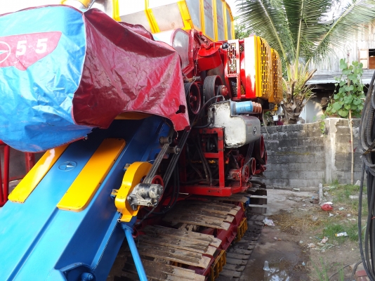 ขายรถเกี่ยวนวดข้าวศักดิ์พัฒนา รุ่น KM-48
