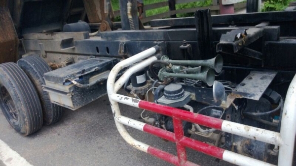 รถฮีโน่ 6 ล้อดั้ม 175 แรงม้า ปี 55   ( รถวิ่ง 4x,xxx กม. )  สนใจติดต่อ 081 - 6079515