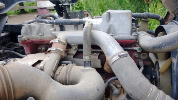 รถฮีโน่ 6 ล้อดั้ม 175 แรงม้า ปี 55   ( รถวิ่ง 4x,xxx กม. )  สนใจติดต่อ 081 - 6079515