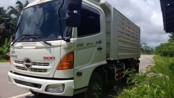 รถฮีโน่ 6 ล้อดั้ม 175 แรงม้า ปี 55   ( รถวิ่ง 4x,xxx กม. )  สนใจติดต่อ 081 - 6079515
