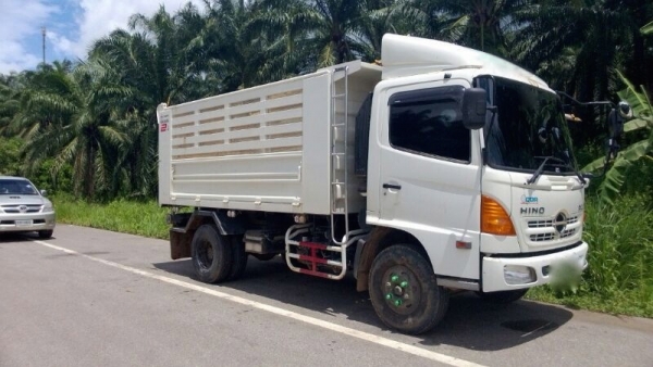 รถฮีโน่ 6 ล้อดั้ม 175 แรงม้า ปี 55   ( รถวิ่ง 4x,xxx กม. )  สนใจติดต่อ 081 - 6079515