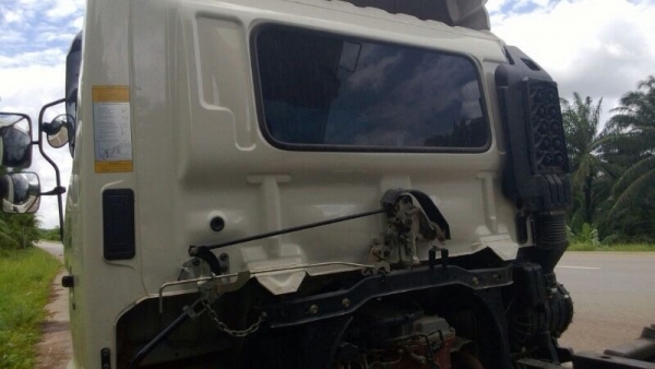 รถฮีโน่ 6 ล้อดั้ม 175 แรงม้า ปี 55   ( รถวิ่ง 4x,xxx กม. )  สนใจติดต่อ 081 - 6079515