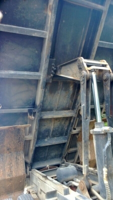 รถฮีโน่ 6 ล้อดั้ม 175 แรงม้า ปี 55   ( รถวิ่ง 4x,xxx กม. )  สนใจติดต่อ 081 - 6079515