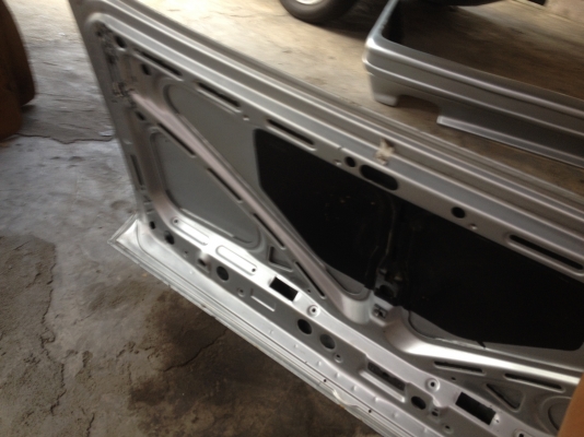 ขายฝากระโปรงหลัง e30 ราคา1000บาท โทร0924462525โส กทม