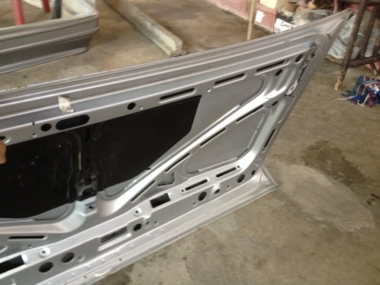 ขายฝากระโปรงหลัง e30 ราคา1000บาท โทร0924462525โส กทม