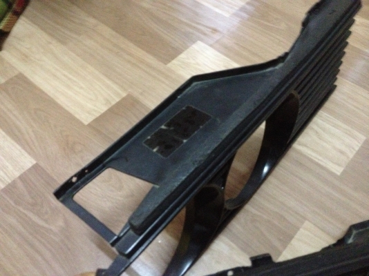 ขายกระจังหน้า e30แท้ 1คู่ ราคา900บาท โทร0924462525โส กทม ขายกระจังหน้า e30แท้ 1คู่ ราคา900บาท โทร0924462525โส กทม