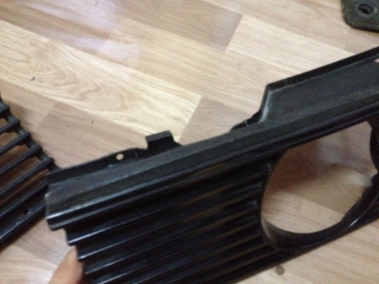 ขายกระจังหน้า e30แท้ 1คู่ ราคา900บาท โทร0924462525โส กทม ขายกระจังหน้า e30แท้ 1คู่ ราคา900บาท โทร0924462525โส กทม