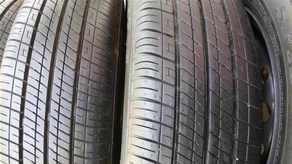 ล้อกระทะยาริสป้ายแดง ขอบ14 พร้อมยาง 175 65 14 ล้อกระทะยาริสป้ายแดง ขอบ14 พร้อมยาง 175 65 14