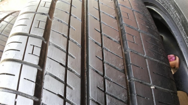 ล้อกระทะยาริสป้ายแดง ขอบ14 พร้อมยาง 175 65 14 ล้อกระทะยาริสป้ายแดง ขอบ14 พร้อมยาง 175 65 14