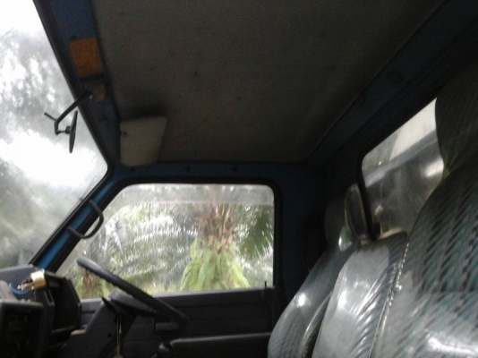 6ล้อท้ายลาดTOYOTA BU12 เครื่อง100แรง ....รถสวยมาก....วางหัวนอกของอีซูซุ..