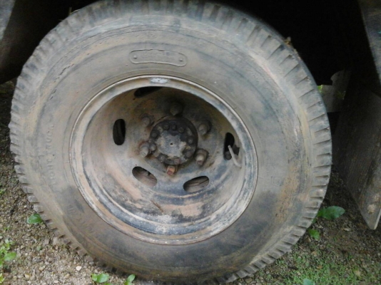 6ล้อท้ายลาดTOYOTA BU12 เครื่อง100แรง ....รถสวยมาก....วางหัวนอกของอีซูซุ..