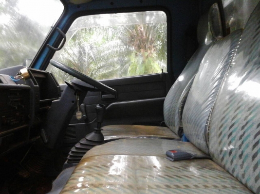 6ล้อท้ายลาดTOYOTA BU12 เครื่อง100แรง ....รถสวยมาก....วางหัวนอกของอีซูซุ..