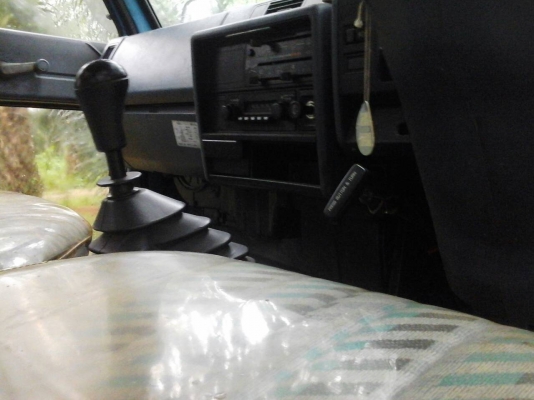 6ล้อท้ายลาดTOYOTA BU12 เครื่อง100แรง ....รถสวยมาก....วางหัวนอกของอีซูซุ..