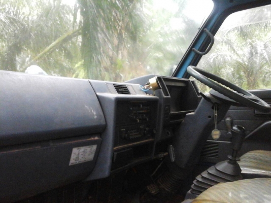 6ล้อท้ายลาดTOYOTA BU12 เครื่อง100แรง ....รถสวยมาก....วางหัวนอกของอีซูซุ..