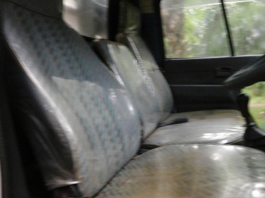 6ล้อท้ายลาดTOYOTA BU12 เครื่อง100แรง ....รถสวยมาก....วางหัวนอกของอีซูซุ..