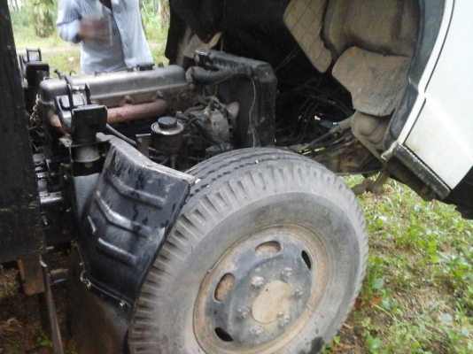 6ล้อท้ายลาดTOYOTA BU12 เครื่อง100แรง ....รถสวยมาก....วางหัวนอกของอีซูซุ..