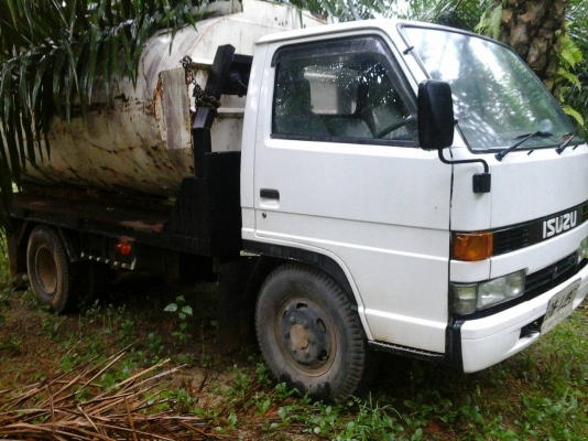 6ล้อท้ายลาดTOYOTA BU12 เครื่อง100แรง ....รถสวยมาก....วางหัวนอกของอีซูซุ..