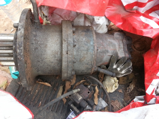 ขายด่วน  มอเตอร์สวิง HITACHI EX 200-2-3