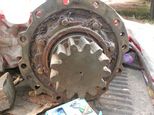 ขายด่วน  มอเตอร์สวิง HITACHI EX 200-2-3