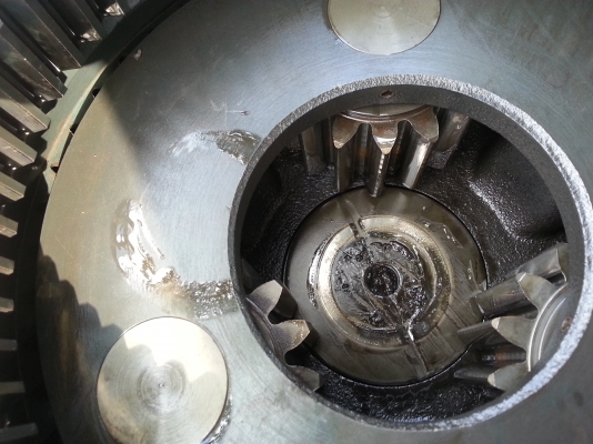 ขายด่วน  มอเตอร์สวิง HITACHI EX 200-2-3