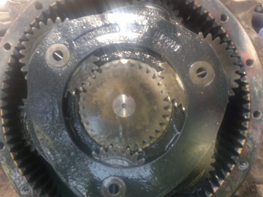 ขายด่วน ตัวเดินHITACHI EX 200-2 ลูกละ 60,000