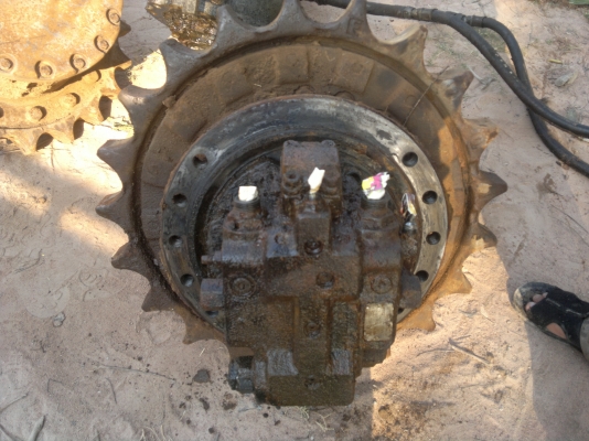 ขายด่วน ตัวเดินHITACHI EX 200-2 ลูกละ 60,000