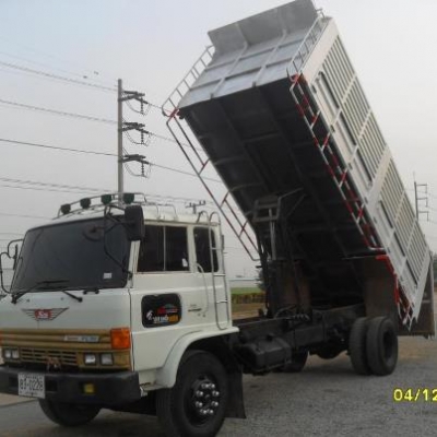 รถรุ่นฮีโน่ F17 เครื่องเดิมๆEH 700 168 แรงม้า กระบะดั้มยาว 5.60 ดั้มข้าว รถเครื่องดีมาก เกียดี ขับดี ยาง900-20 รถผมเองใช้งานอยู่ทุกวัน รถสภาพพร้อมใช้ เอกสารพร้อมโอน ราคาต่อรองได้ ครับ ขาย 760000 บาท โทร 0821759501 ฟ่าง ชัยนาท