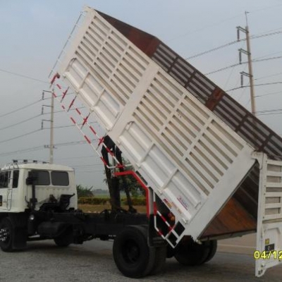 รถรุ่นฮีโน่ F17 เครื่องเดิมๆEH 700 168 แรงม้า กระบะดั้มยาว 5.60 ดั้มข้าว รถเครื่องดีมาก เกียดี ขับดี ยาง900-20 รถผมเองใช้งานอยู่ทุกวัน รถสภาพพร้อมใช้ เอกสารพร้อมโอน ราคาต่อรองได้ ครับ ขาย 760000 บาท โทร 0821759501 ฟ่าง ชัยนาท