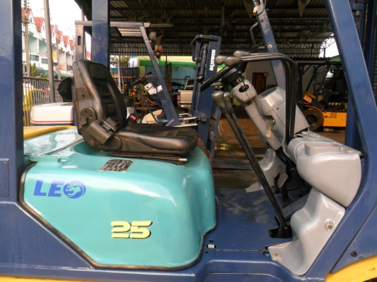 ขายด่วนFORKLIFT-KOMATSU:FD25-12กระดกได้ราคาต่อรองได้รับประกัน6เดือนลดได้เต็มที่
