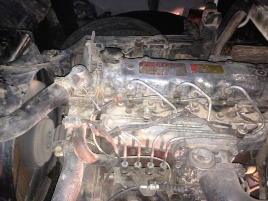 HINO FB 112A - 117 HP WO4D หกล้อดั๊มพ์ กระบะดั๊มพ์เหล็ก 4 ตันยาว 3.60 เมตรพื้นอย่างสวยไม่มีผุ เครื่องแห้งแน่นดี หัวเก๋งบางเดิมๆไม่มีผุภายในครบพร้อม พวงมาลัยเพาเวอร์ คัชซีสวยไม่มีดามไม่มีบวมเลย เฟืองท้ายใหญ่ F แล้ว ยาง 8.25 ขอบ 16 เอกสารเล่มทะเบียนครบพร้อม