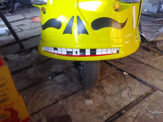 รถสามล้อเครื่องทำสีใหม่ออกแบบใหม่หมด