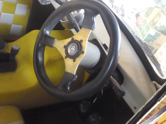 รถสามล้อเครื่องทำสีใหม่ออกแบบใหม่หมด