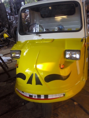 รถสามล้อเครื่องทำสีใหม่ออกแบบใหม่หมด