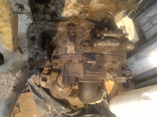 ขายด่วน ปั้มทายเครื่อง HITACHIEX200-2