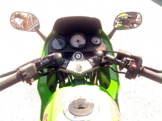 ขออนุญาติขาย  KAWASAKI KR 150 CC. ปี99 มือเดียว เสื้อทอง ล้อเงิน