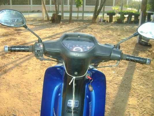 ฝากขาย wave100s ปี 46 รถเดิมๆๆ99 \% รถใช้ส่วนตัวมือเดียวเครื่องไม่เคยแกะทะเบียนเต็ม หมด 56  ชุดโอนครบรถพี่ฝากขาย ลดได้นิดหน่อยครับ 0852206513สนใจติดต่อเจ้าของรถเลยครับ