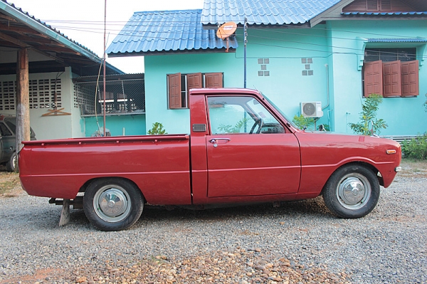 มาสด้า1000 สีแดง สวยครับ มาสด้า1000 สีแดง สวยครับ