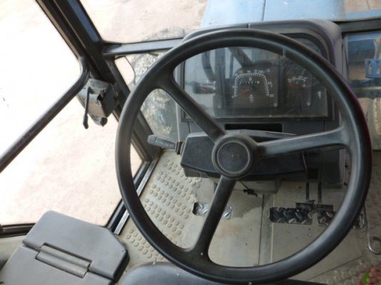 แสงฟ้าเต้นรถ///จำหน่ายรถไถ FORD-6640 ฮอนแลน ระบบไฟฟ้า สภาพพร้อมใช้งาน