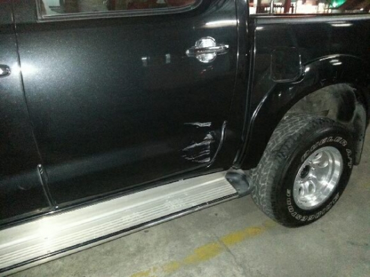 รถTOYOTA โฟร์วิล เครื่อง3000สีดำเกียร์ออโต้ 4 ประตู วิ่ง 70000 กว่า รถสวย