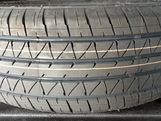 ขายยางใหม่ 215/70/15 ปี12 ทั้งชุด8000