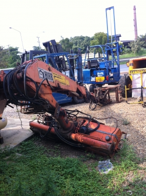 ขายเฮี๊ยบราคาถูกพร้อมตัวคีบไม่มีขา สนใจติดต่อ 089-551-2032